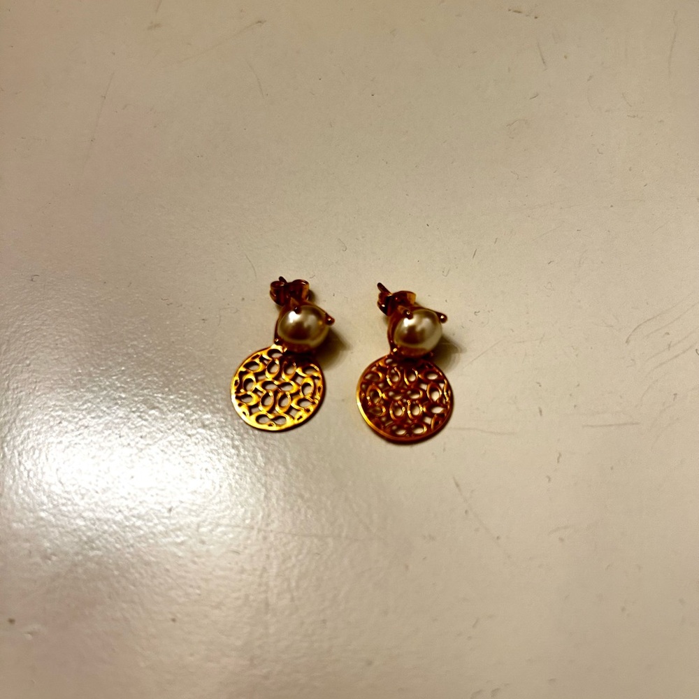 NEW NEVER WORN Authentic Coach gold pearl logo drop earrings